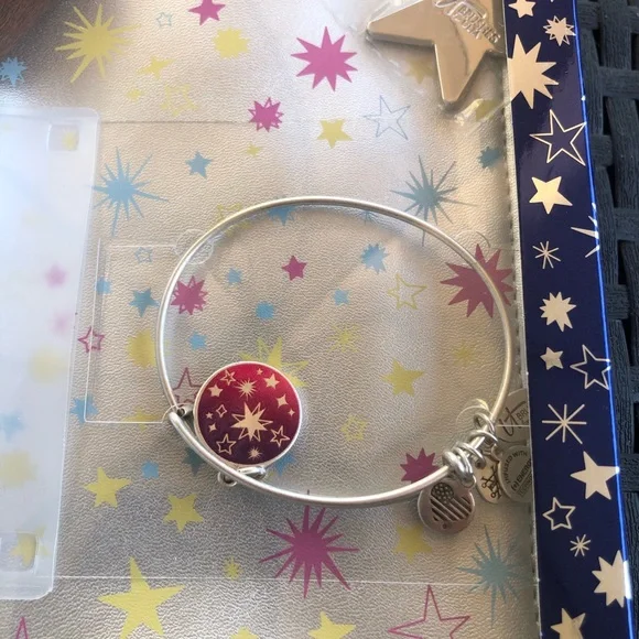 New✨ Alex & Ani x IT Cosmetics Gift Set - Picture 11 of 16